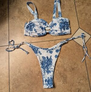 Berlook / New With Tags Small / Blue Floral Bikini Set